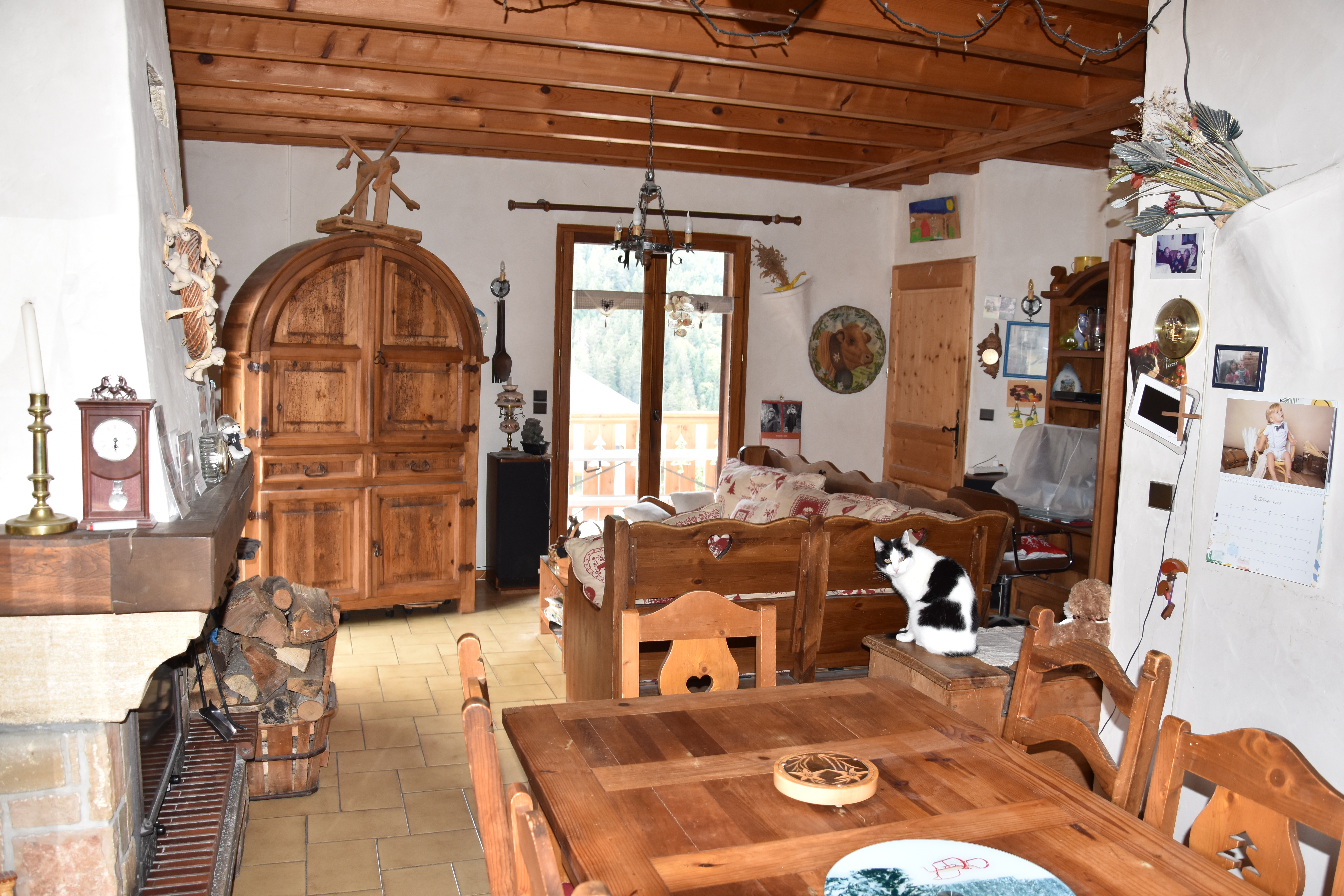 Sale : Spacious chalet with land